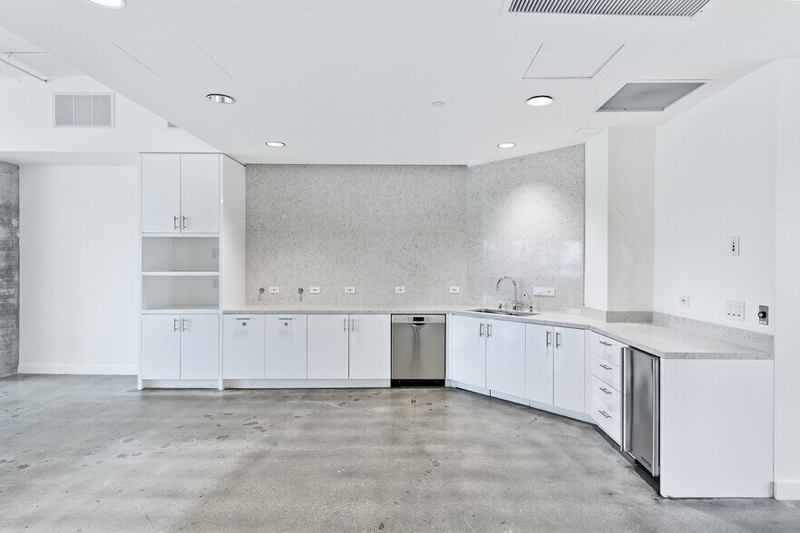 More Photos Of 1661-1669 Lincoln Blvd, Santa Monica Office For Lease