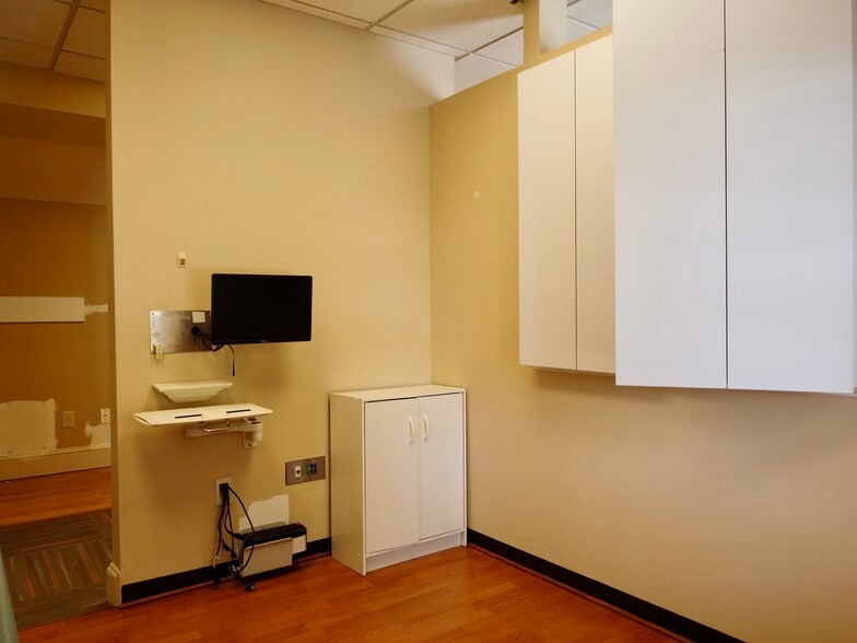 More Photos Of 3218 Mill St, Covington Medical For Sale