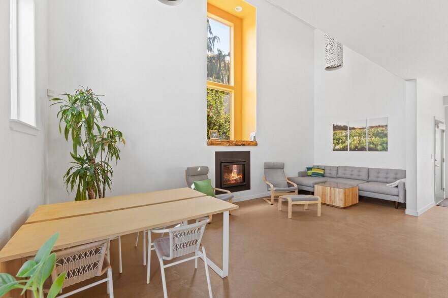 More Photos Of 621-629 A St, Ashland Storefront Retail Residential For Sale