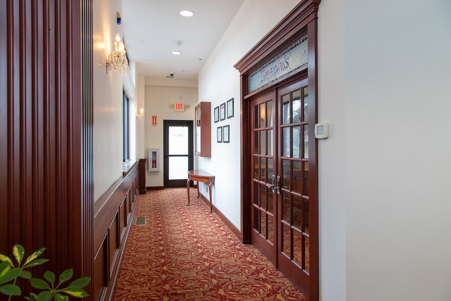 More Photos Of 700 E Main St, Anoka Freestanding For Lease