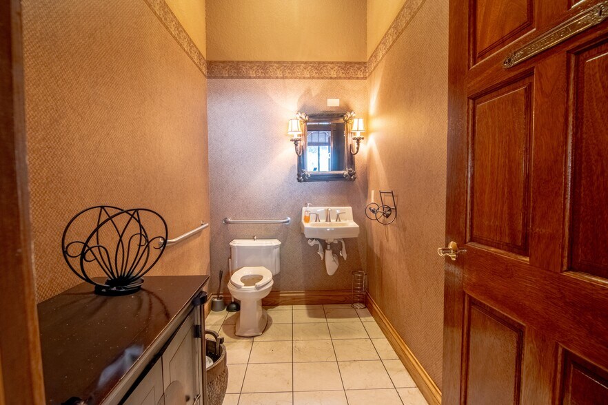 More Photos Of 757 Arlington Ave N, Saint Petersburg Office For Sale
