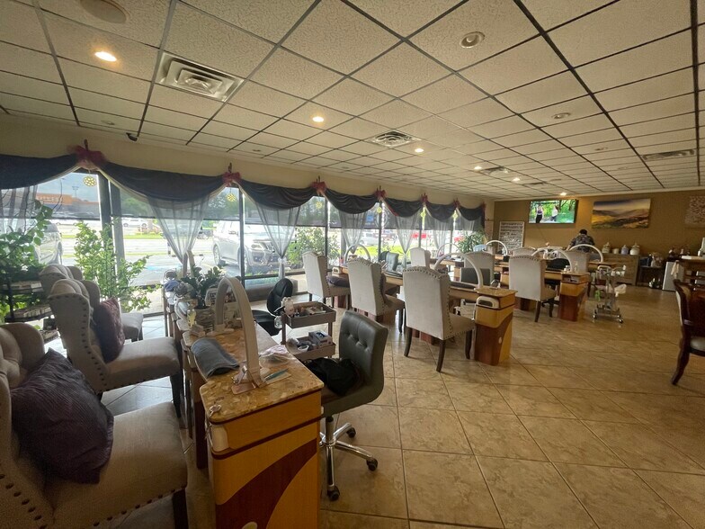 More Photos Of 1816 E Southeast Loop 323, Tyler General Retail For Sale