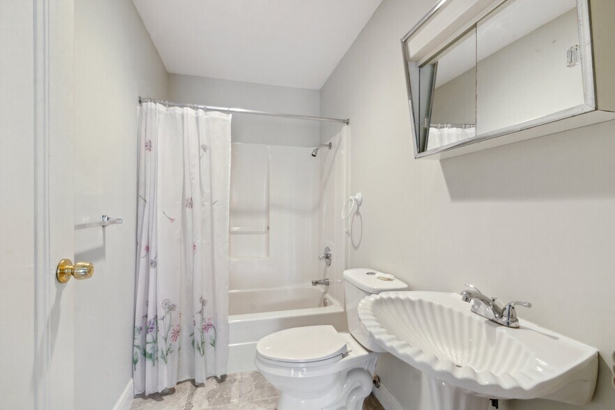 More Photos Of 1410 Jackson Ave, New Orleans Lodge Meeting Hall For Sale