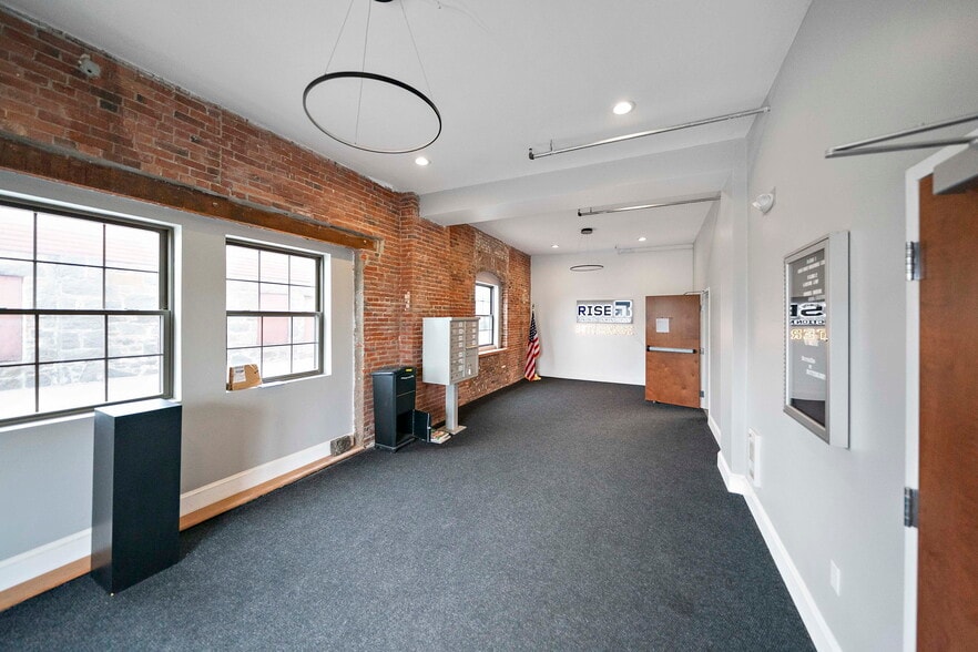 More Photos Of 12-16 Ericsson St, Boston Warehouse For Lease