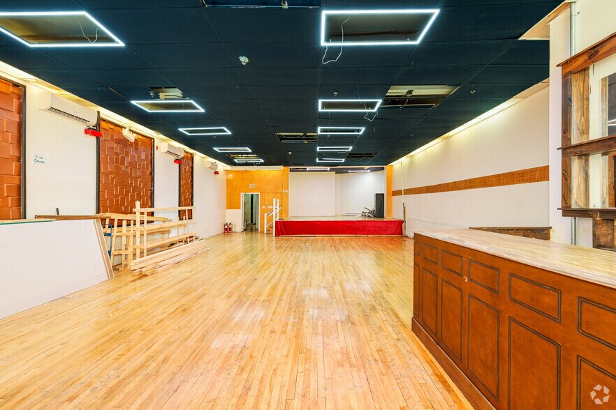 More Photos Of 4225 Rue Notre-Dame O, Montréal Office For Sale