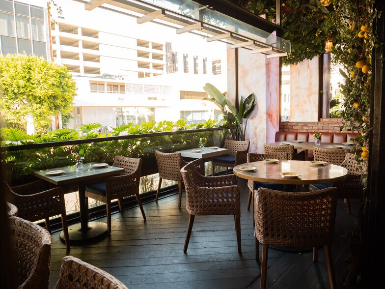 More Photos Of 8722 W 3rd St, Los Angeles Restaurant For Lease