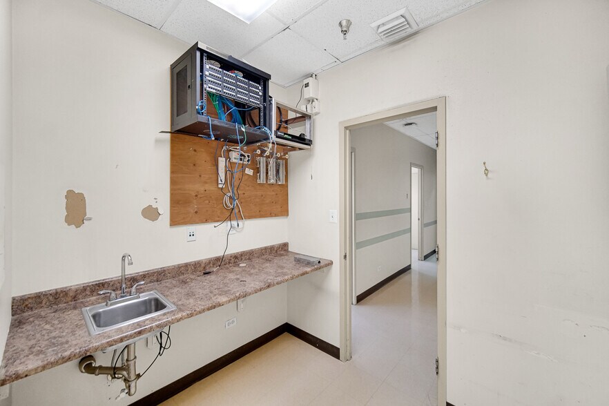 More Photos Of 5050 S State St, Chicago Office For Sale