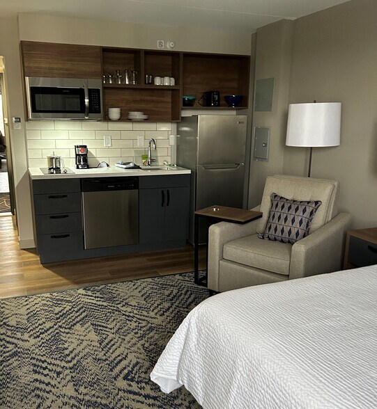 More Photos Of 1100 Mediterranean Ave, Columbus Hotel For Sale