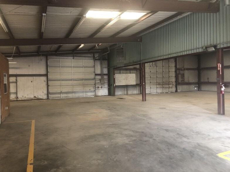 More Photos Of 1400 W Marvin Ave, Waxahachie Warehouse For Sale