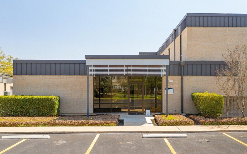 More Photos Of 11623 Angus Rd, Austin Unknown For Lease