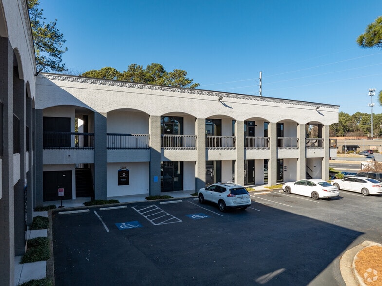 More Photos Of 3020 Roswell Rd NE, Marietta Medical For Lease
