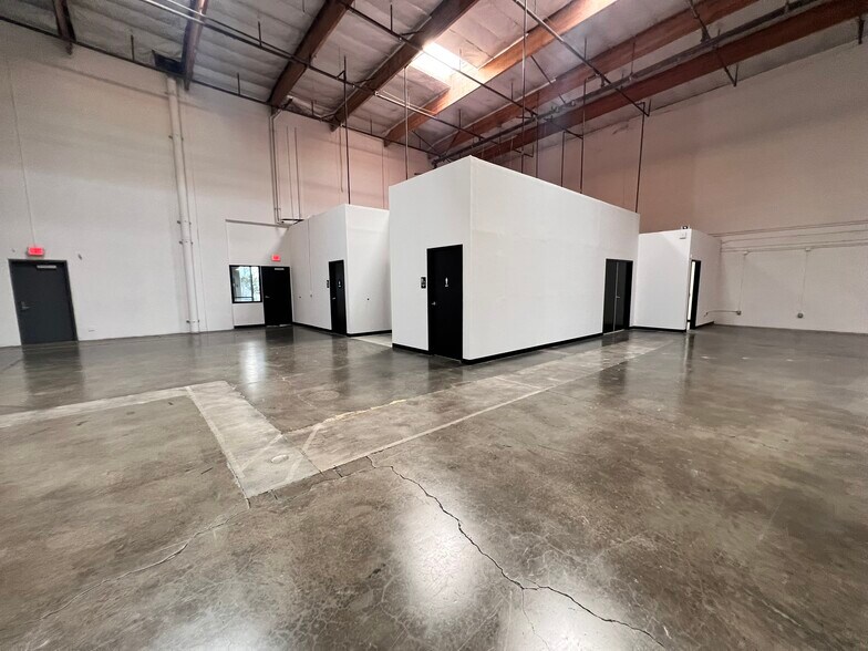 More Photos Of 11070 Mulberry Ave, Fontana Warehouse For Lease
