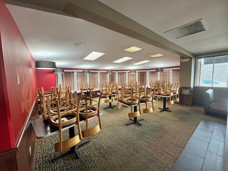 More Photos Of 1285 N High St, Hillsboro Restaurant For Sale