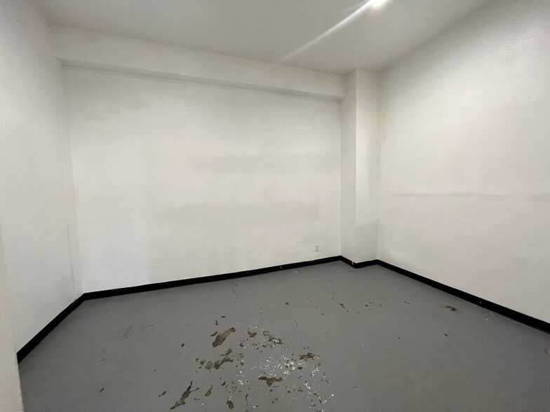 More Photos Of 431 W 10th St, San Bernardino Auto Repair For Sale