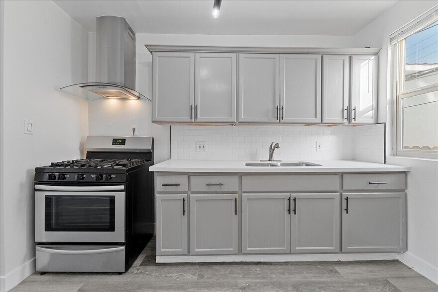 More Photos Of 10329 S Inglewood Ave, Inglewood Apartments For Sale