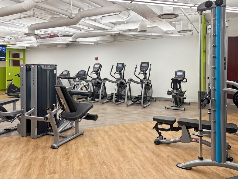 More Photos Of 10 N Martingale Rd, Schaumburg Coworking Space