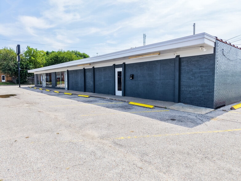 More Photos Of 415 S Hydraulic St, Wichita General Retail For Sale