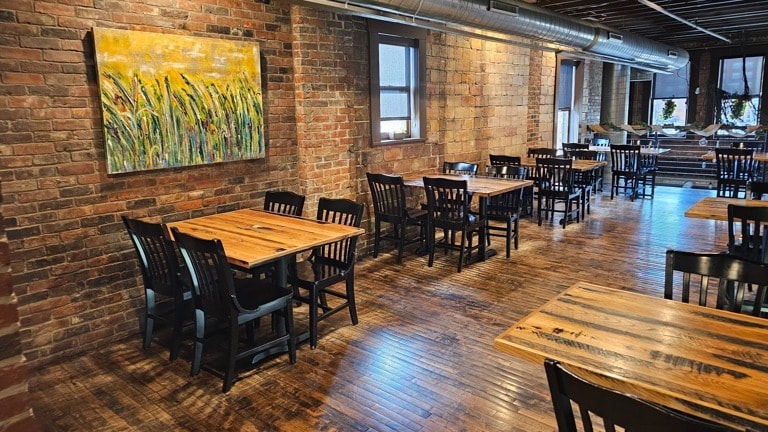 More Photos Of 437 Ellicott St, Buffalo Bar For Lease