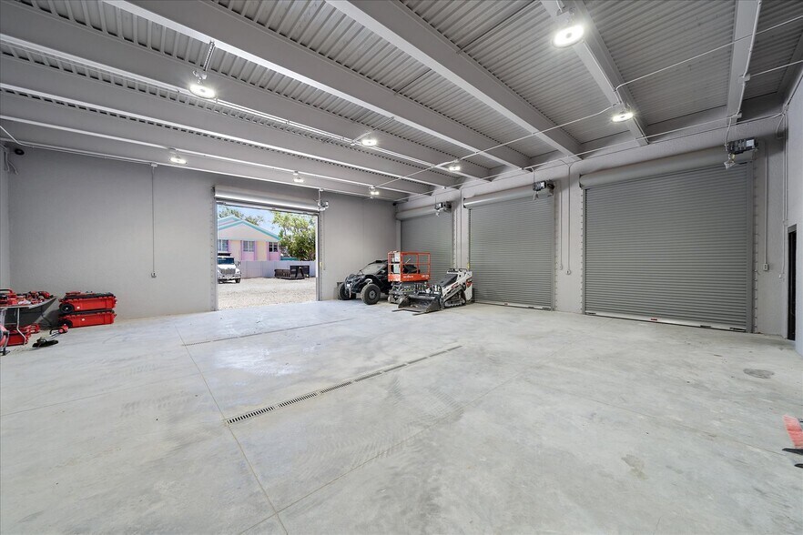 More Photos Of 2407 Bee Ridge Rd, Sarasota Restaurant For Sale