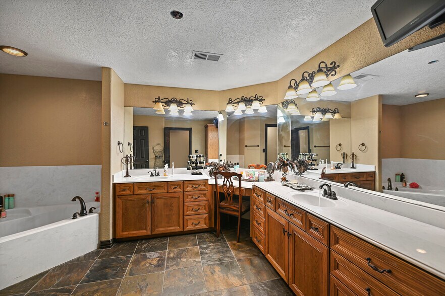 More Photos Of 20204 Schiel Rd, Cypress Warehouse For Sale