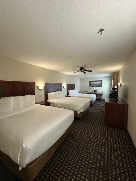 More Photos Of 1011 Rio Grande Ave, Gunnison Hotel For Sale