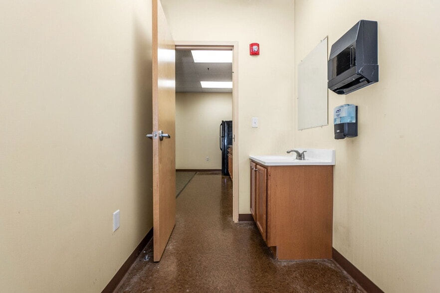 More Photos Of 3 Ajootian Way, Middleton Warehouse For Sale