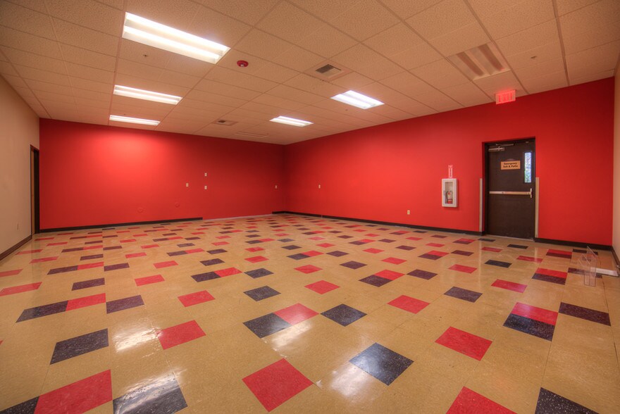More Photos Of 410 W Bakerview Rd, Bellingham General Retail For Lease