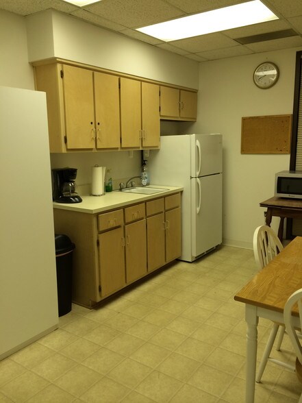 More Photos Of 1015 Peachtree Dr, Columbus Office Residential For Sale