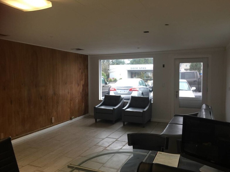 More Photos Of 10350 SW Canyon Rd, Beaverton Auto Dealership For Lease