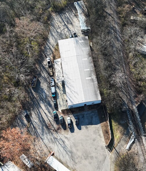 More Photos Of 300 Eddy Ct, Franklin Warehouse For Lease