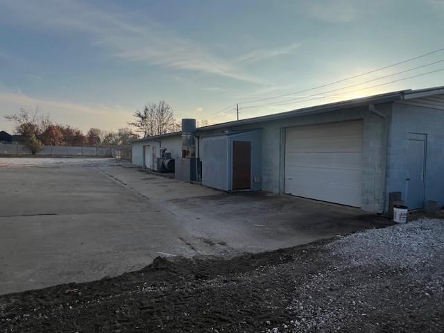 More Photos Of 1903 S 1st St, Rogers Auto Repair For Sale