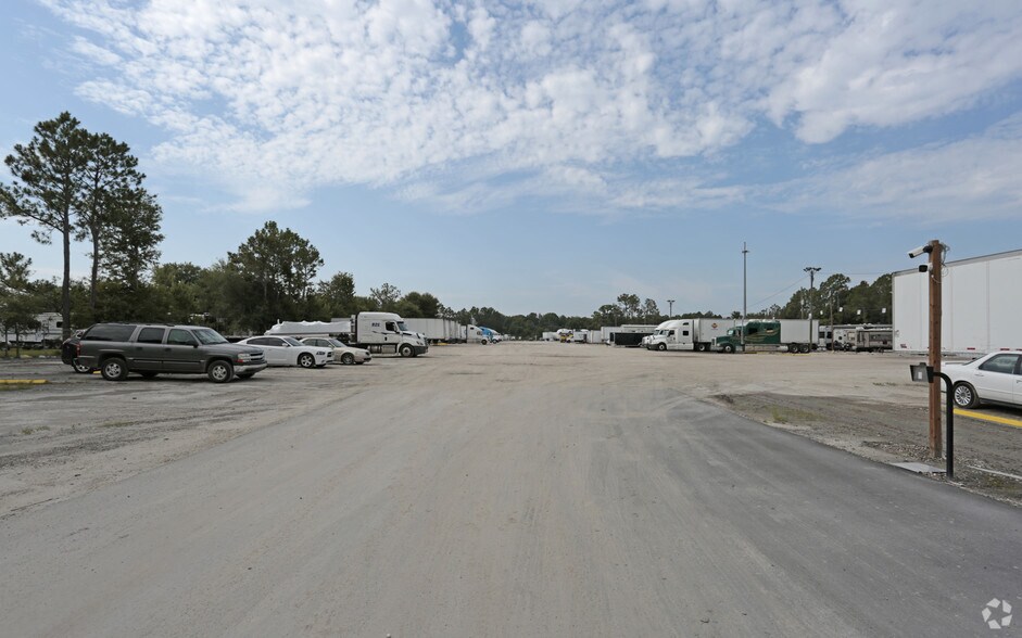 More Photos Of 10688 General Ave, Jacksonville Office For Lease