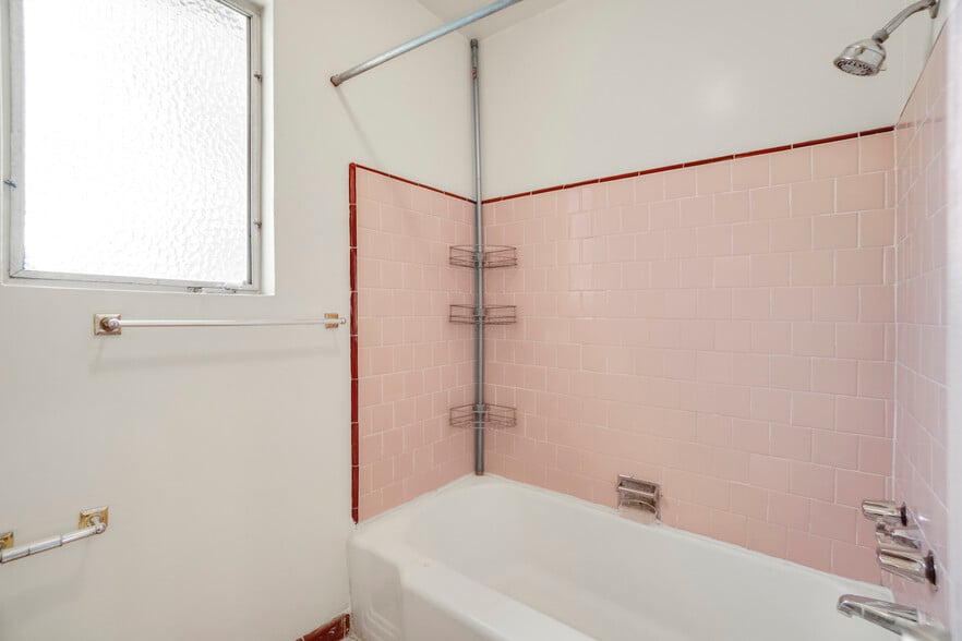 More Photos Of 6705 De Longpre Ave, Los Angeles Apartments For Sale