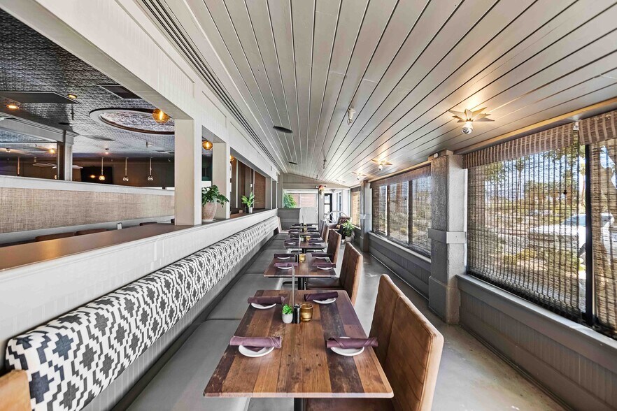 More Photos Of 72620 El Paseo, Palm Desert Restaurant For Sale