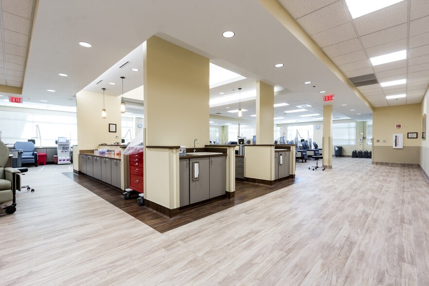 More Photos Of 1950 NE Green Oaks Blvd, Arlington Office For Sale