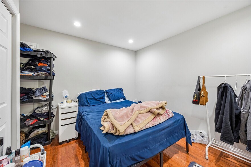 More Photos Of 1909 S Broad St, Philadelphia Office Residential For Sale