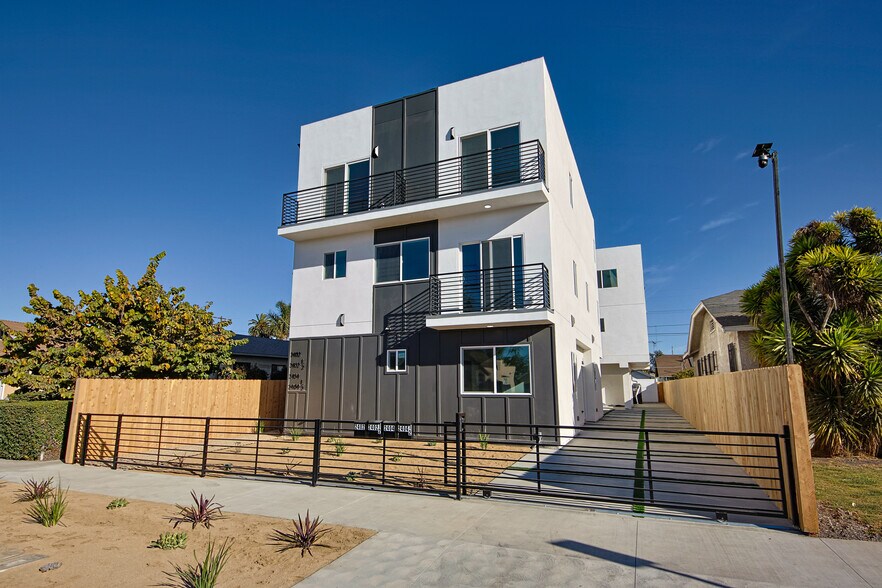 More Photos Of 2404 S Cochran Ave, Los Angeles Apartments For Sale