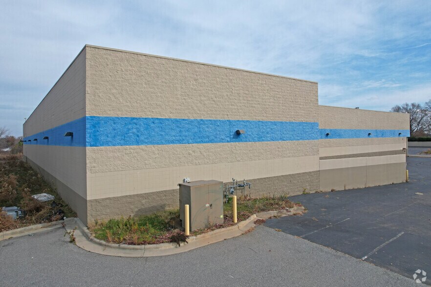 More Photos Of 1950 S Stratford Rd, Winston-Salem Freestanding For Lease