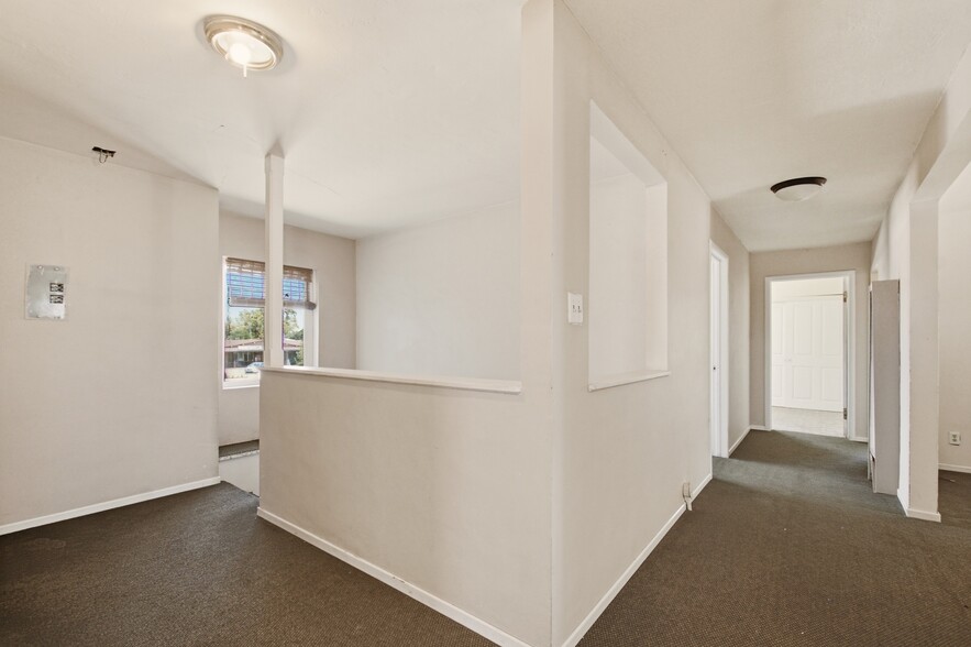 More Photos Of 1319-1323 W Texas St, Fairfield Freestanding For Sale