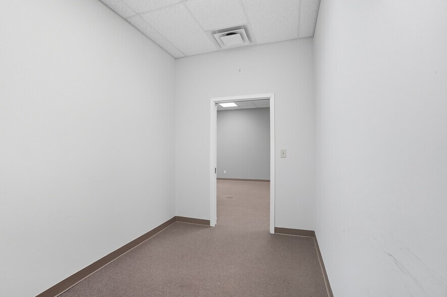 More Photos Of 1104-1124 Kemper Meadow Dr, Forest Park Storefront For Lease