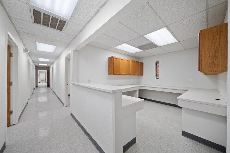 More Photos Of 19575 K St, Somerset Medical For Sale