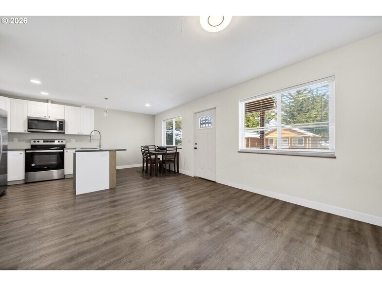 More Photos Of 29940 Harbor Way, Gold Beach Apartments For Sale