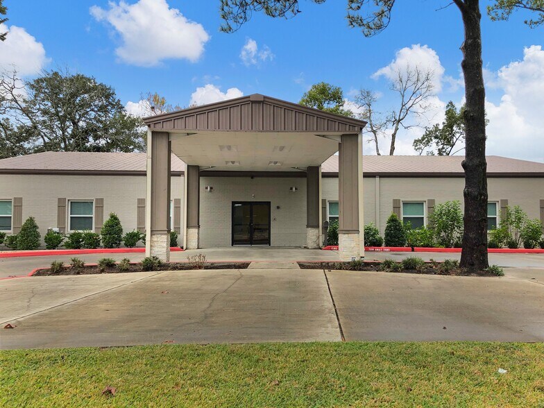 Primary Photo Of 102 E Walker St, League City Office For Lease