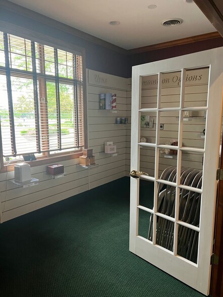 More Photos Of 6825 Weaver Rd, Rockford Funeral Home For Sale