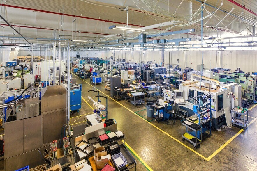 More Photos Of 3581 Mercantile Ave, Naples Manufacturing For Lease