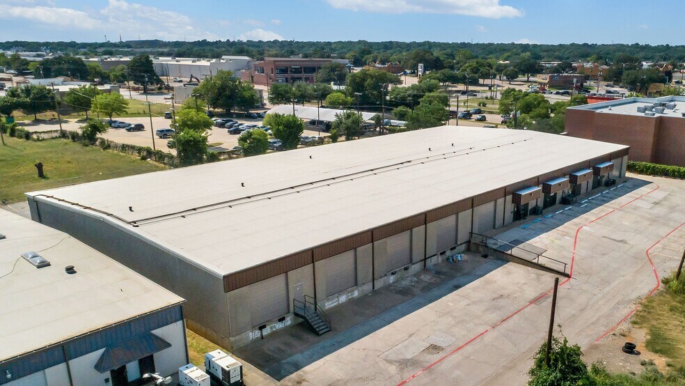 More Photos Of 801 Secretary Dr, Arlington Warehouse For Lease