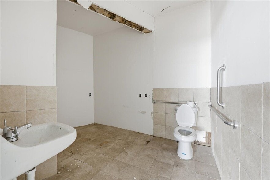 More Photos Of 315 Ogle Ave, Knoxville General Retail For Sale