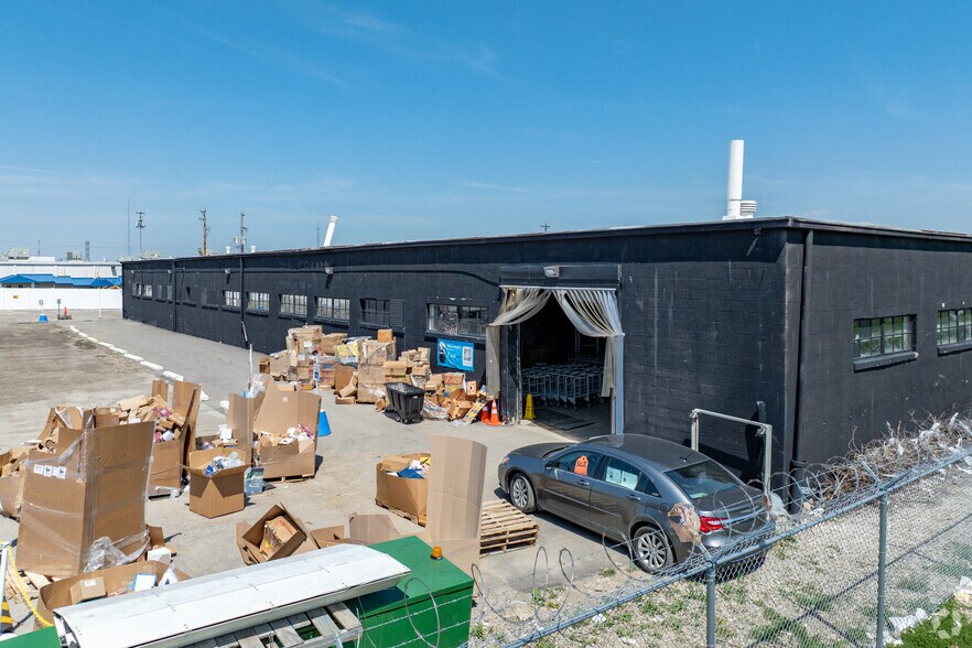 More Photos Of 195 Phillipi Rd, Columbus Warehouse For Lease