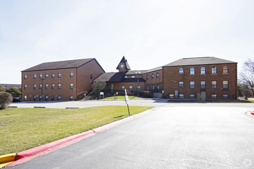 More Photos Of 329-331 S York Rd, Bensenville Daycare Center For Lease