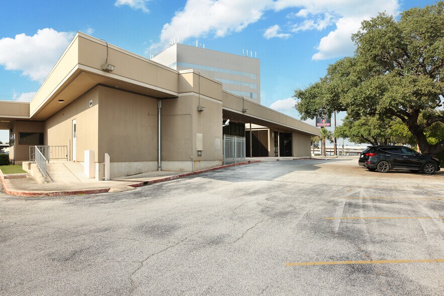 More Photos Of 5404 Wurzbach Rd, San Antonio Medical For Lease